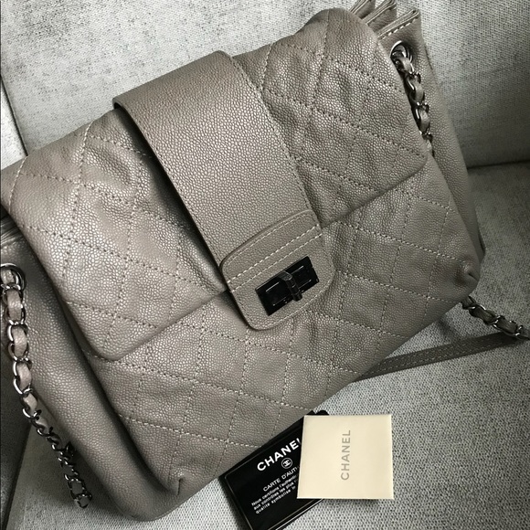 Chanel shoulder bag in grey caviar - Picture 2 of 16